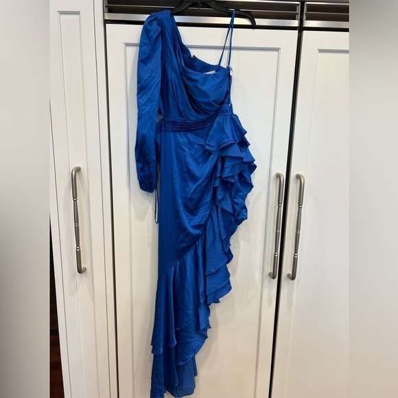 Mac Duggal ONE SLEEVE CUT OUT ASYMMETRICAL RUFFLED GOWN Dress - Picture 4 of 8